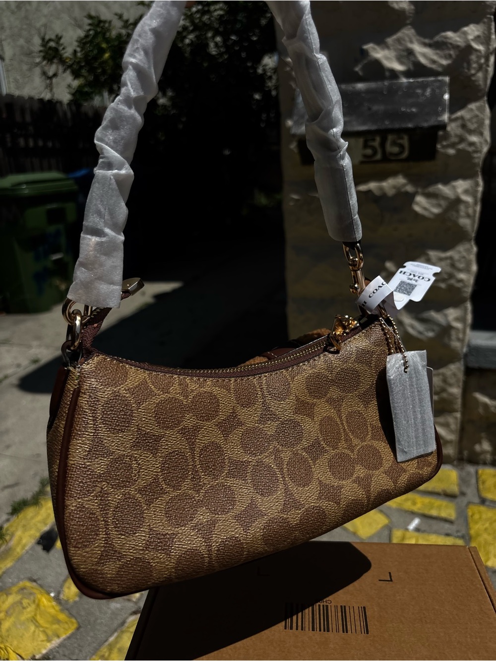 COACH ASHTON Signature Canvas Shoulder Bag! - Picture 5 of 6